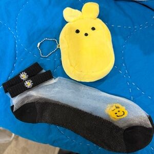 Peeps Yellow Bunny 5” Zipper Pouch Sheer Daisy Smiley Black No Show Socks bundle
